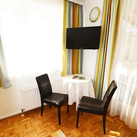 Gaestehaus Landgraf شقة Übelbach